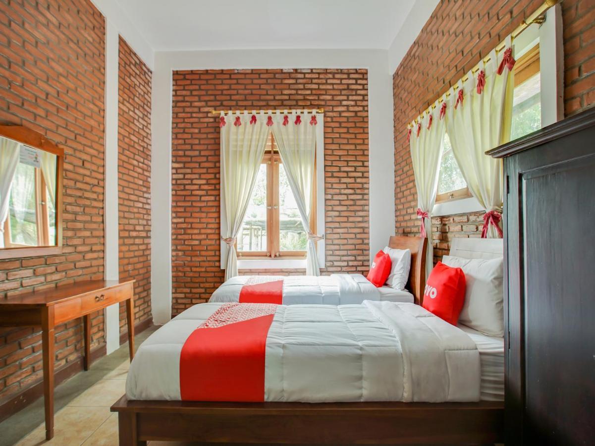 Oyo 3896 Villa Pesona Wisata Puncak Cianjur Exterior foto
