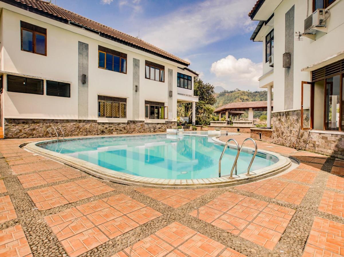 Oyo 3896 Villa Pesona Wisata Puncak Cianjur Exterior foto